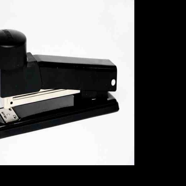 ENGRAPADORA TIRA COMP. DE GOLPE PILOT GM270 METAL NGO C36